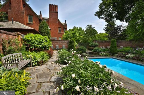 455 Chestnut Hill Ave, Philadelphia PA 19118-2712 exterior