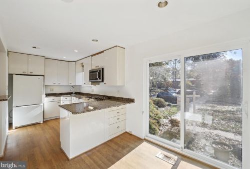 10959 Deborah Dr, Rockville MD  20854-2718 exterior