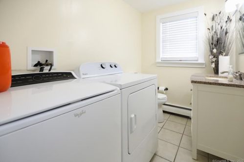 248 Carriage Way, Windsor CT 06095-2009 exterior