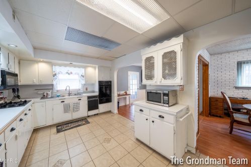 1846 Silver Ave, Grand Rapids MI 49507-2712 exterior