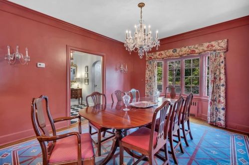 74 Round Hl Rd, Greenwich CT 06831-2744 exterior