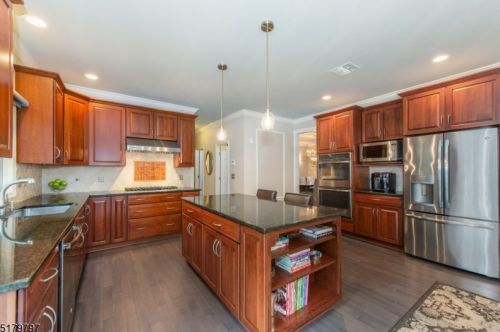 6 Cornell Dr, Dover NJ 07869-3537 exterior