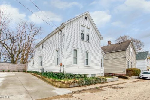 42 Caroline Pl, Grand Rapids, MI 49503-3601