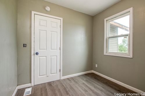 175 Walton Ave, Meskegon MI 49442-3253 exterior