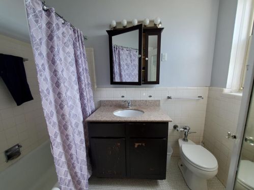 5000 Cornell Ave, Chicago IL  60615-3041 exterior