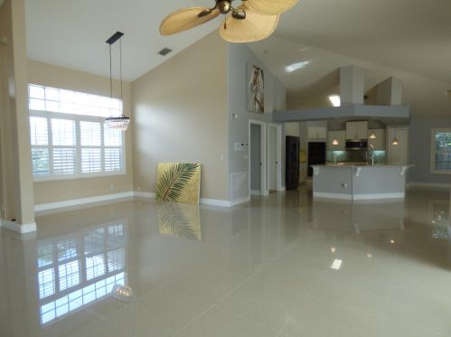 474 Carter Ave, Fort Pierce FL 34983-2999 exterior