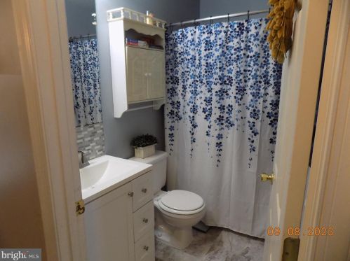 66 Prince St, Littlestown PA 17340-1323 exterior