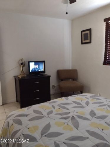 1864 Calle Sombrero, Tucson AZ 85713-2627 exterior