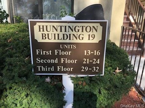 30 Huntington Cir, Peekskill NY  10566-2557 exterior