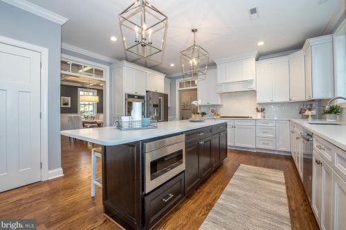 323 Abbey Rd, Berwyn PA 19312-1830 exterior