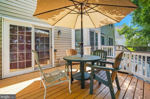 803 Catoctin Cir, Leesburg VA 20176-4951 exterior