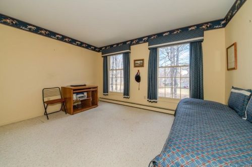 21 Colonial Ln, Ridgefield CT 06877-1921 exterior