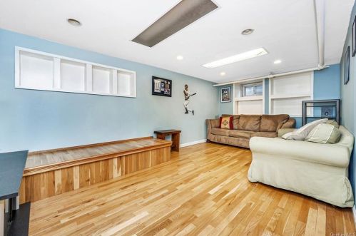 370 Rich Ave, Mount Vernon NY 10550-1510 exterior