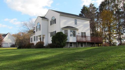 9 Harvard Dr, Poughkeepsie NY 12603-1159 exterior