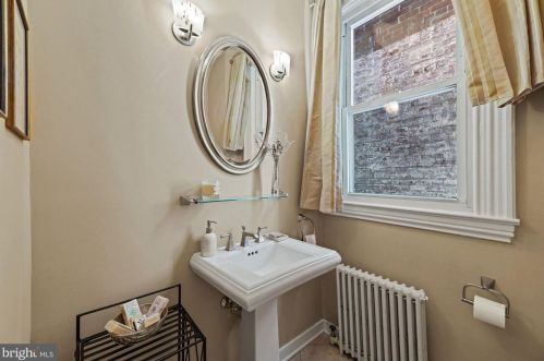 709 Capitol St, Washington DC 20003-1711 exterior