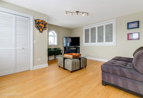 4103 Southport Ave, Chicago IL 60657-1437 exterior