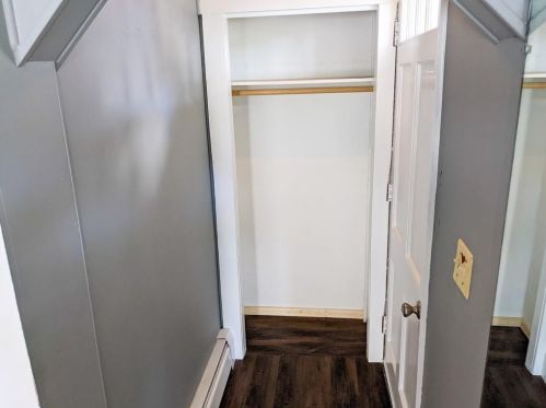 73 Seamans St, Providence, RI 02908-1320