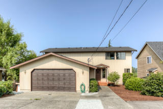 7045 13 Ave, Seattle WA  98117-5303 exterior