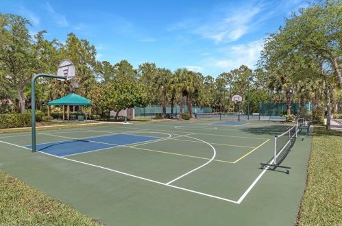 1646 Tarpon Bay Dr, Naples FL 34119-8726 exterior