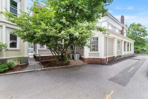 13 Linden St, Brookline MA  02445-7886 exterior