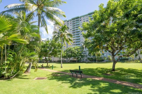 1090 Ala Napunani St, Honolulu HI  96818-1788 exterior