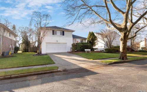 1045 Lawrence Ct, Valley Stream NY 11581-2709 exterior