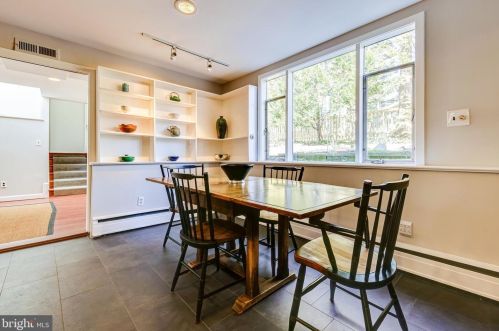 7804 Ridgecrest Dr, Alexandria VA 22308-1053 exterior