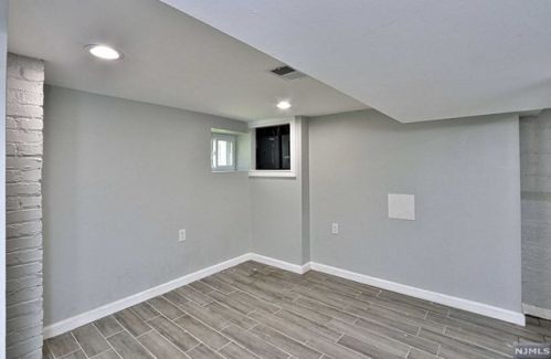 34 Enfield Ave, Montclair NJ 07042-3118 exterior