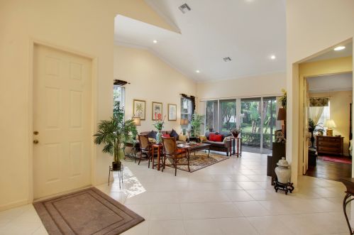 9201 Wentworth Ln, Fort Pierce FL  34986-3287 exterior