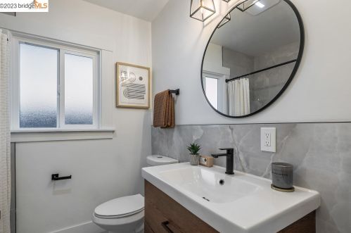 1307 Haskell St, Berkeley CA 94702-2415 exterior