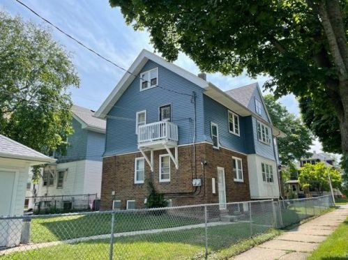 2878 48th St, Milwaukee, WI 53210-1754