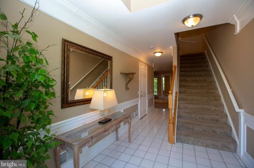 6355 Burgundy Leaf Ln, Alexandria, VA 22312-3918