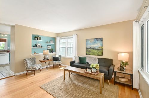 3276 90th St, Milwaukee, WI 53227-4402