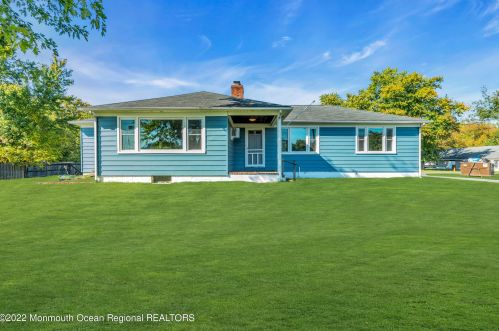 7 Applegate Ln, Plumsted Township, NJ 08533-1303