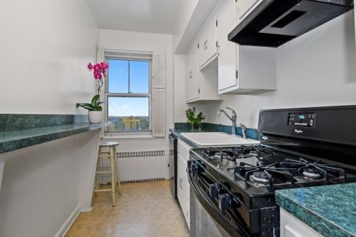 5555 Sheridan Rd, Chicago IL  60640-1609 exterior