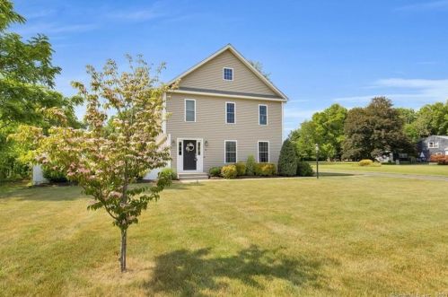 81 Maple St, Ellington, CT 06029-3350