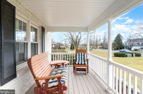 8 Banbury Rd, Hummelstown, PA 17036-9537