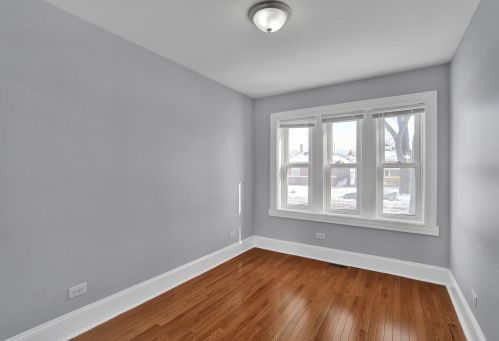 8232 Ridgeland Ave, Chicago IL  60617-1744 exterior