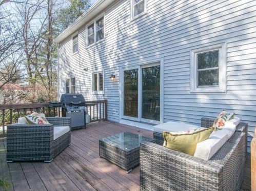 19 Quinnehtuk Rd, Springfield MA 01106-2911 exterior