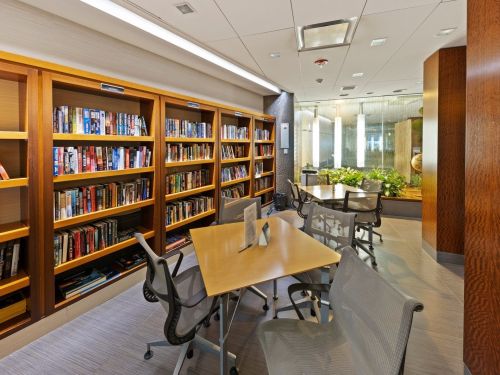 400 Randolph St, Chicago IL  60601-7313 exterior