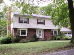 209 Kent Rd, Newton, MA 02468-1109