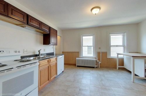 15 Dean Ave, Middletown RI 02840-3406 exterior