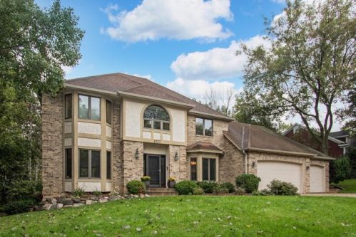 1327 Donegal Dr, Saint Paul, MN 55125-3306