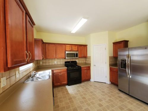 2157 Executive Dr, Duluth GA 30096-8971 exterior