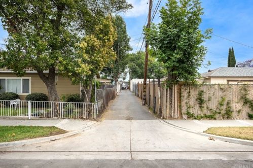 206 Valencia Dr, Fullerton CA 92833-3235 exterior