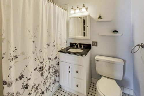 2800 Pine Grove Ave, Chicago IL  60657-6110 exterior