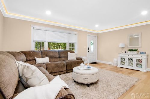 236 Hegel Ave, Edison, NJ 08820-1217