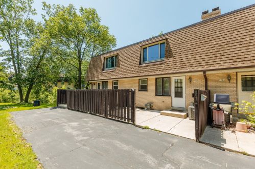 5725 Euclid Ave, Milwaukee WI  53219-4352 exterior