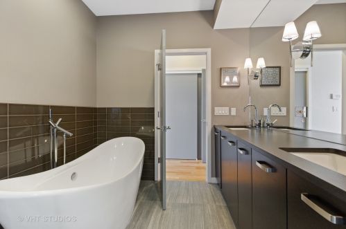 2237 Erie St, Chicago IL 60644-1714 exterior