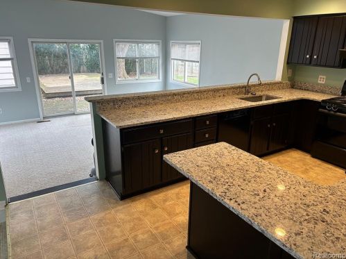 1354 Catalpa Dr, Rochester, MI 48307-1502